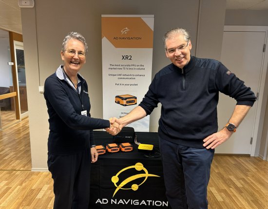 Merete Berdal, Jotron and Lorentz Ryan, AD Navigation shaking hands. Merete Berdal, Jotron and Lorentz Ryan, AD Navigation shaking hands.